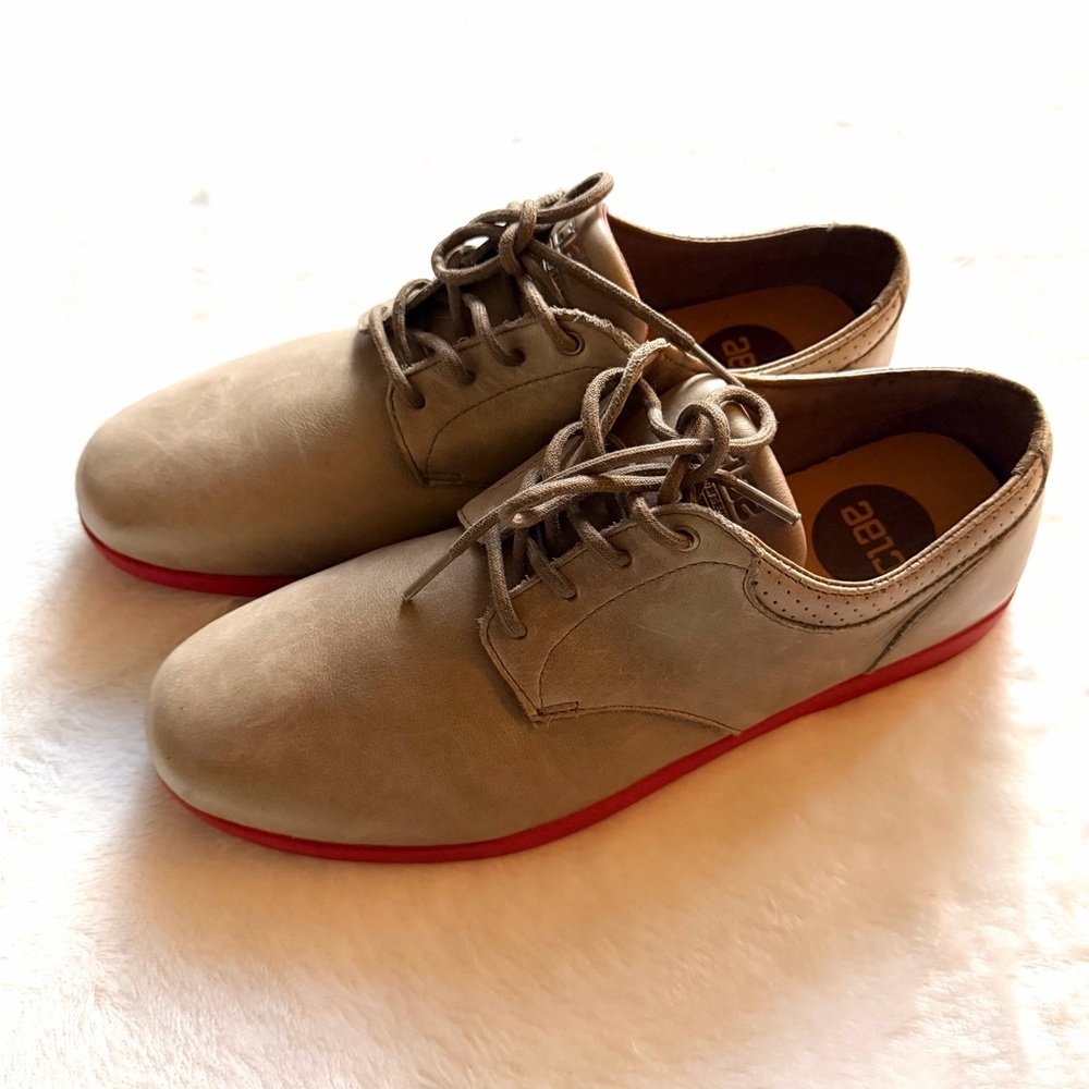 NEW! Rare! Clae Oiled Leather Taupe Lace-Up Shoes with Red Sole Size 11.5